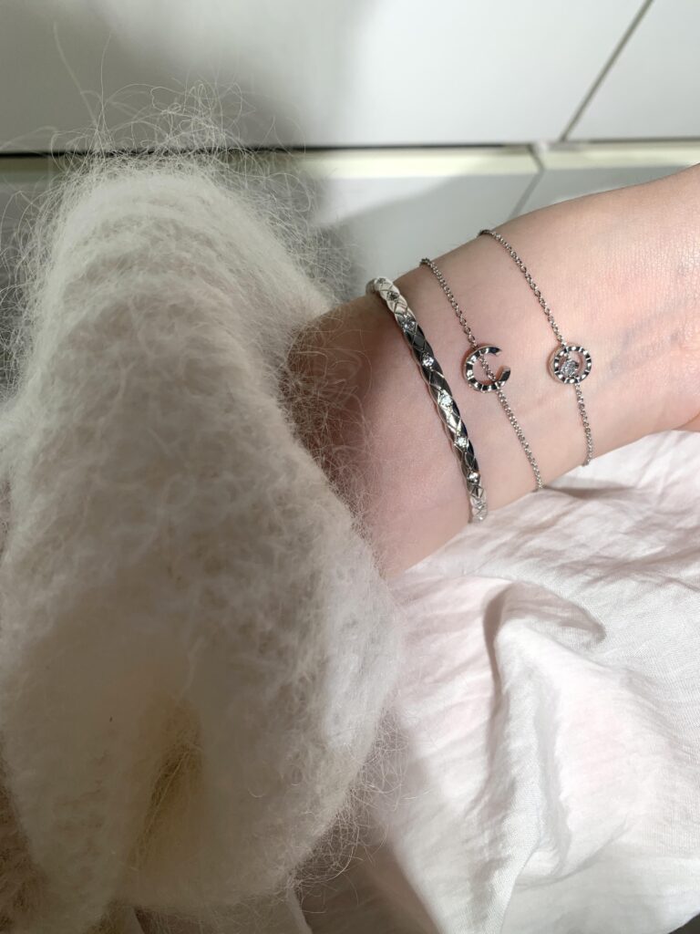 Elegant gold and silver chain bracelets with quilted and C-shaped pendants photographed on a beige background — minimalist quiet luxury jewelry that looks expensive for less, perfect for daily wear or gifting.